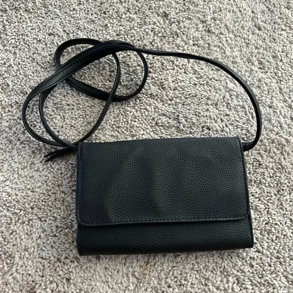 Elegant Black Crossbody Bag - Picture 5 of 6